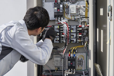 電気設備を整えることで町に明るさを届けます